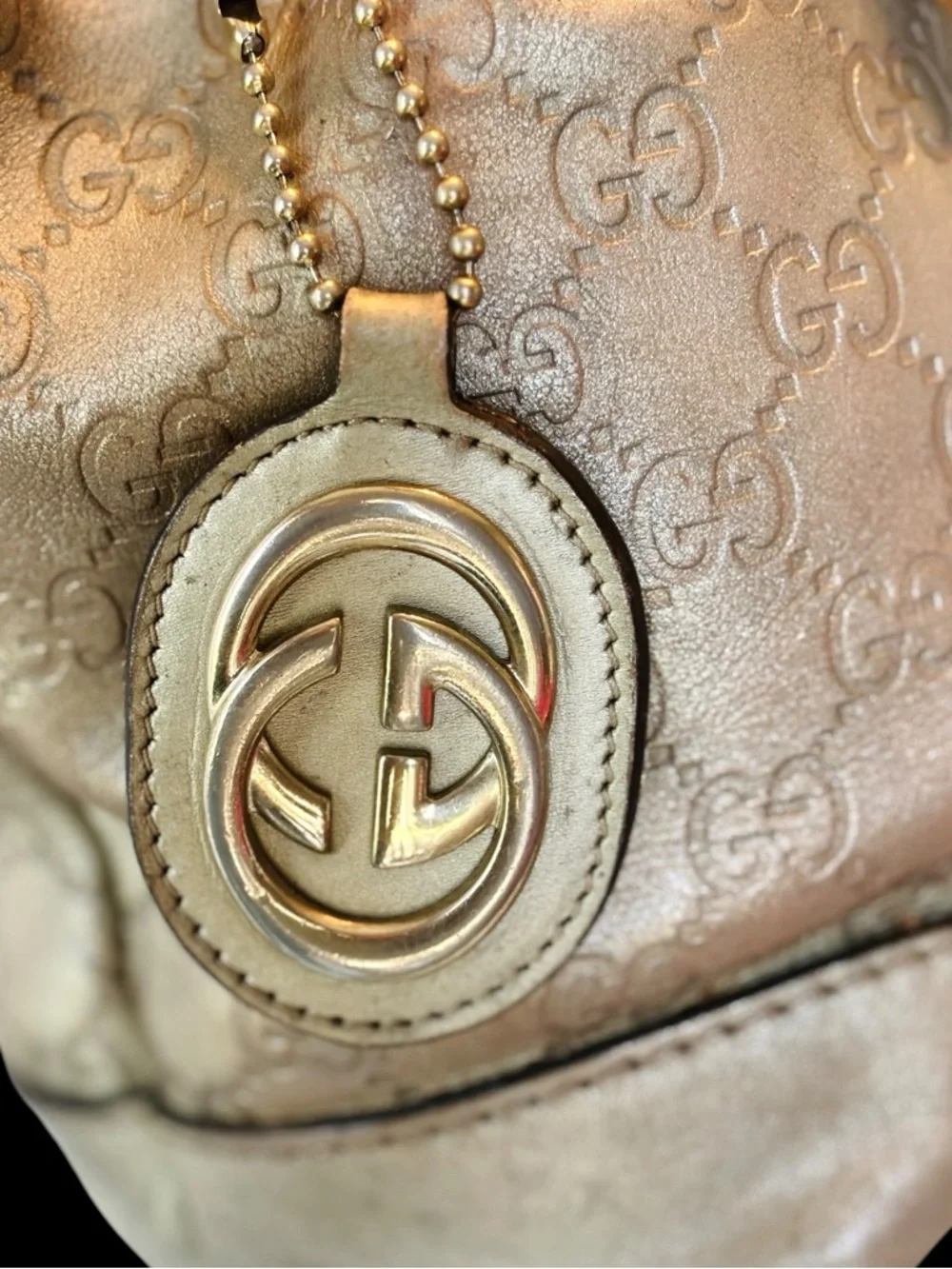 AUTHENTIC GUCCI SUKEY SOFT CHAMPAGNE SHOULDER CHAIN-ORIGINAL GG HANGTAG